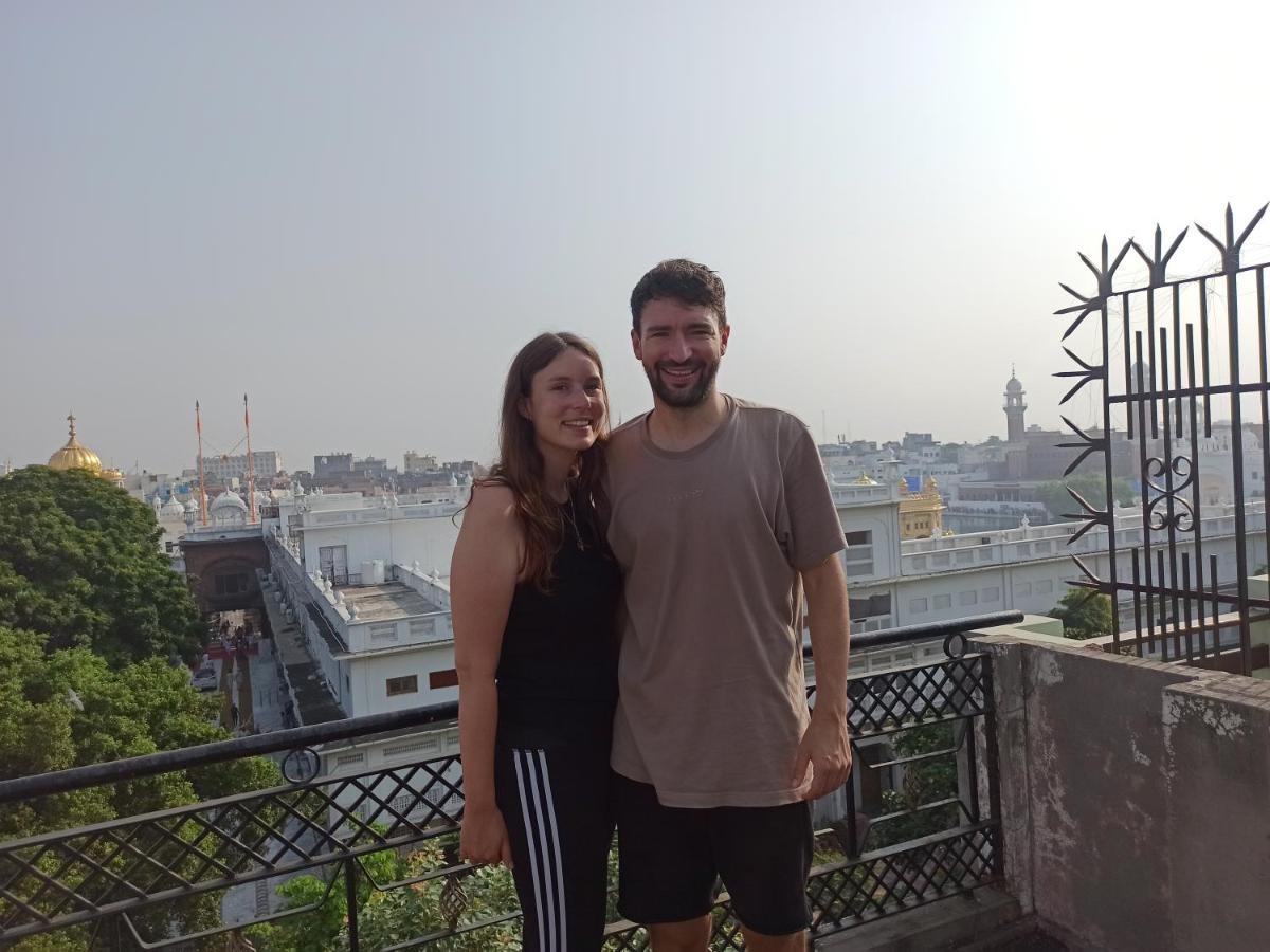 אמריצר 4N Homestay- Golden Temple View מראה חיצוני תמונה