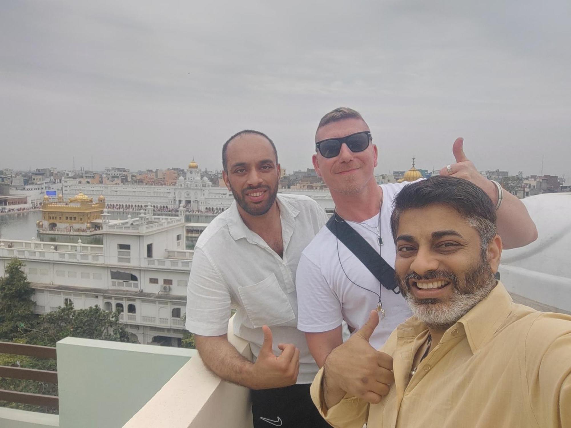 אמריצר 4N Homestay- Golden Temple View מראה חיצוני תמונה
